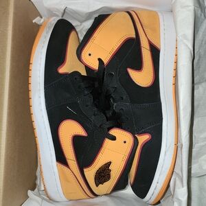 Jordan 1 Mid SE Vivid Orange Sneakers